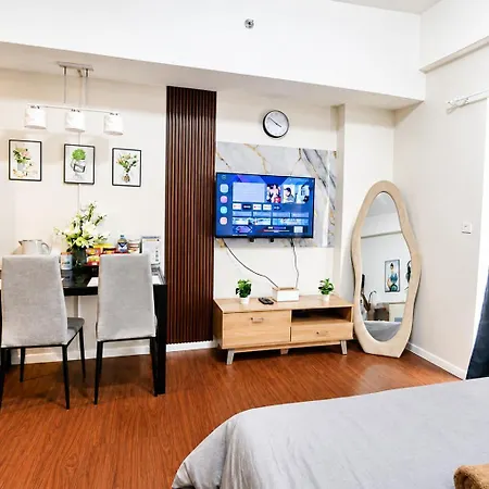 Modern Condo With Free Pool, Gym, Wi-Fi & Netflix