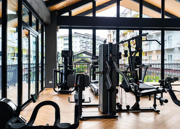 Modern With Free Pool, Gym, Wi-fi & Netflix
